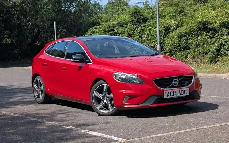 Used Volvo V40 R-Design 114 HP (83 kW) 2015 Hatchback