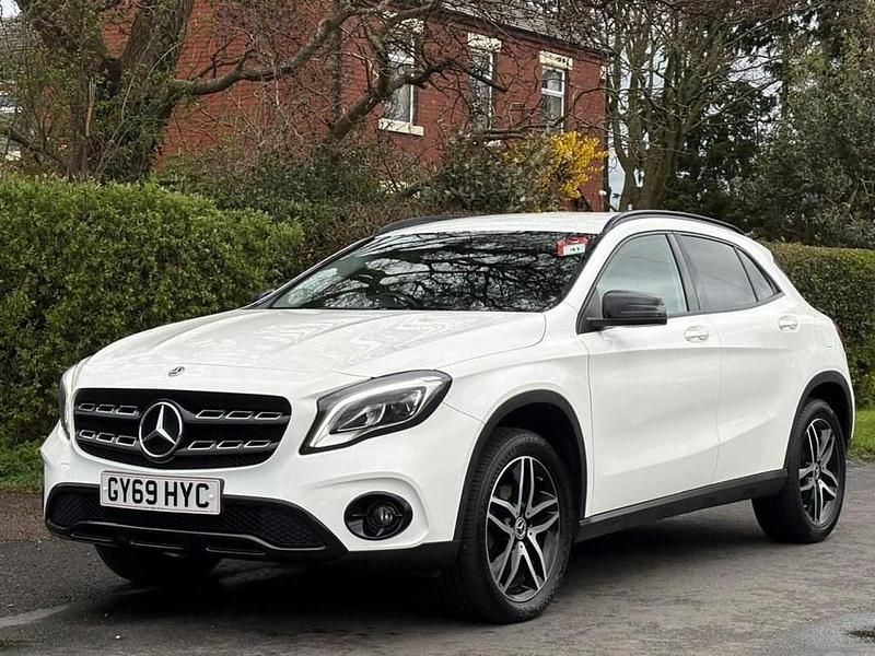 Used Mercedes GLA180 Urban 122 HP (89 kW) 2019 White SUV