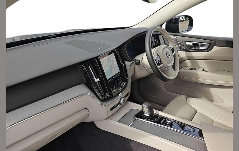 Usado Volvo XC60 Plus 345 HP (253 kW) 2025 Preto SUV