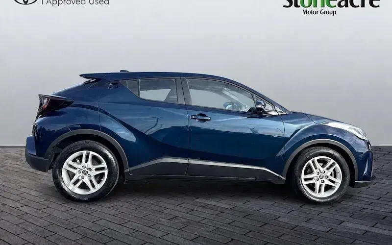Used Toyota C-HR 140 HP (102 kW) 2026 Blue SUV