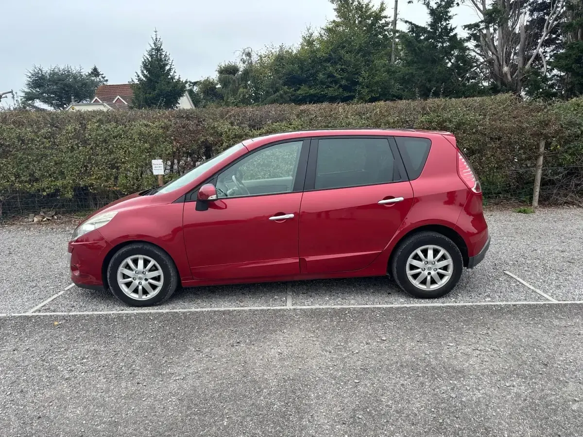 Used Renault Scénic Privilege 2010 Red MPV