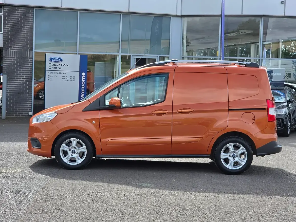 Used Ford Transit Courier Limited 100 HP (73 kW) 2023 Orange Van