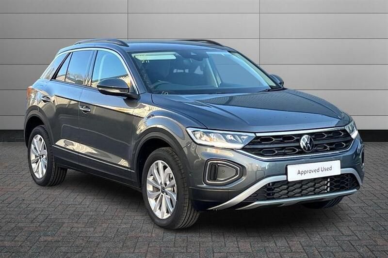 Cipressino green Used 2025 VW Tiguan R-line SUV | £36,295 (Expensive) - Image 1/4