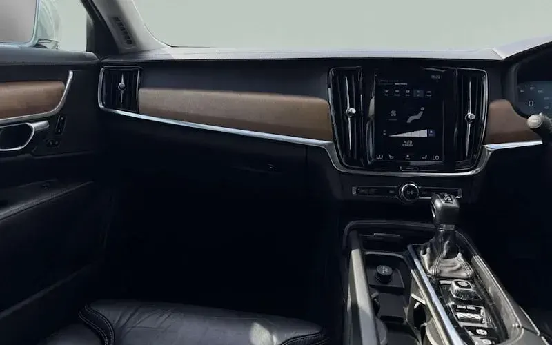Used Volvo S90 Inscription 190 HP (139 kW) 2019 Silver Sedan