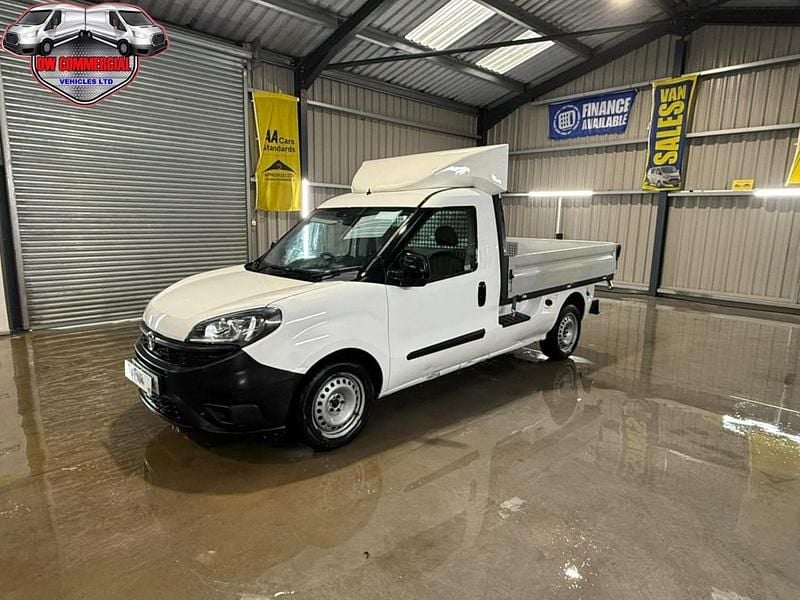 Used Fiat Doblò 105 HP (77 kW) 2021 White MPV