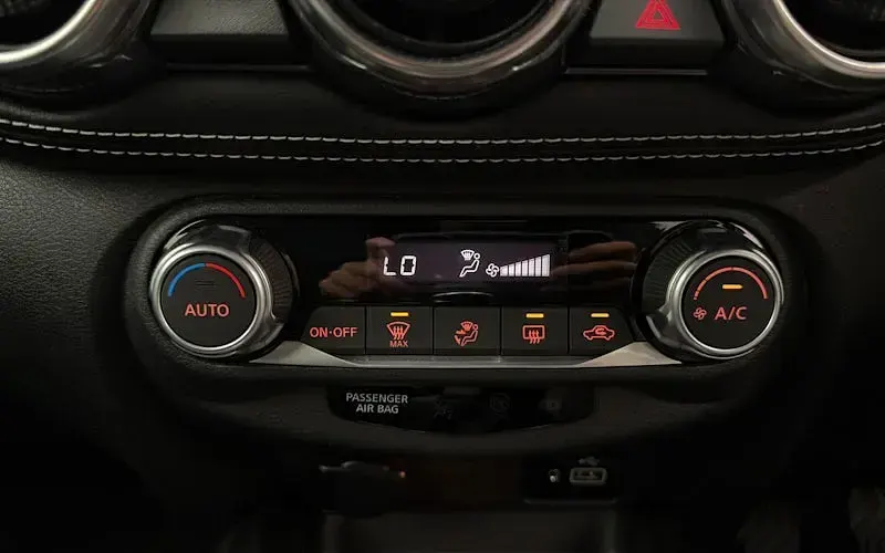 Used Nissan Juke N-Connecta 114 HP (83 kW) 2023 Red SUV