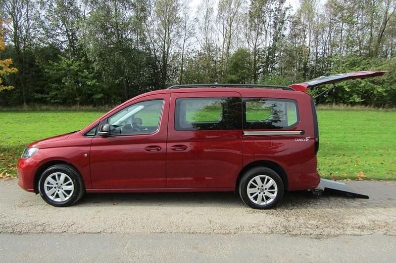 Used 2022 VW Caddy Maxi Life MPV | £24,950 (Good price) - Image 1/1