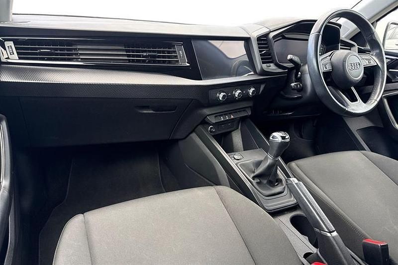 Used Audi A1 Advanced 110 HP (80 kW) 2023 White SUV