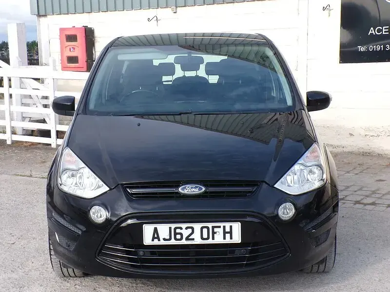 Used Ford S-MAX Zetec 140 HP (102 kW) 2012 Black MPV