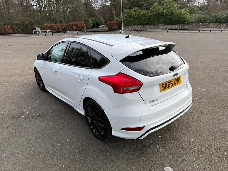 Used Ford Focus ST-Line 2016 White Hatchback