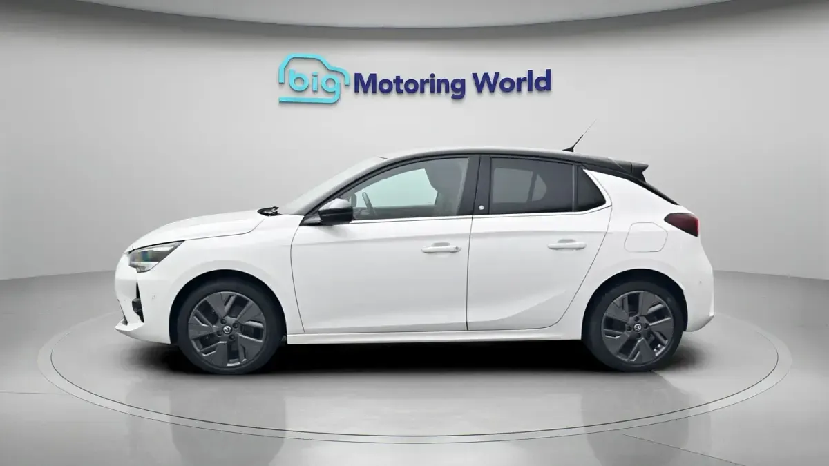 Used Vauxhall Corsa-e Ultimate 100 kW (136 HP) 2023 White Hatchback