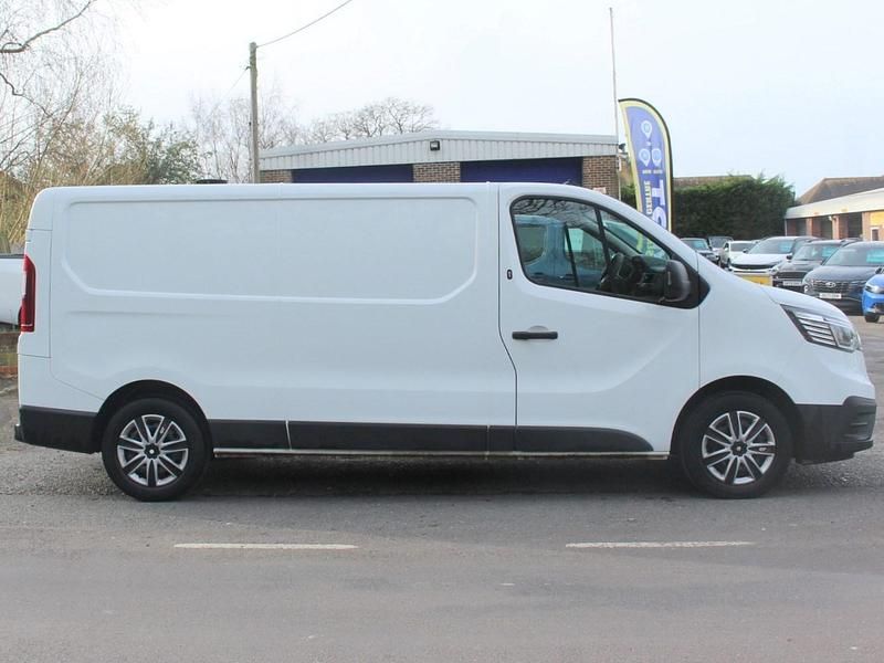 Used Renault Trafic Business 2022 White MPV