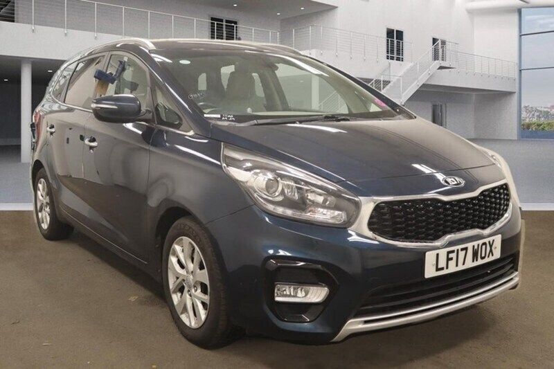Powder blue Used 2017 Kia Carens 2 MPV | £7,975 (Fair price) - Image 1/1