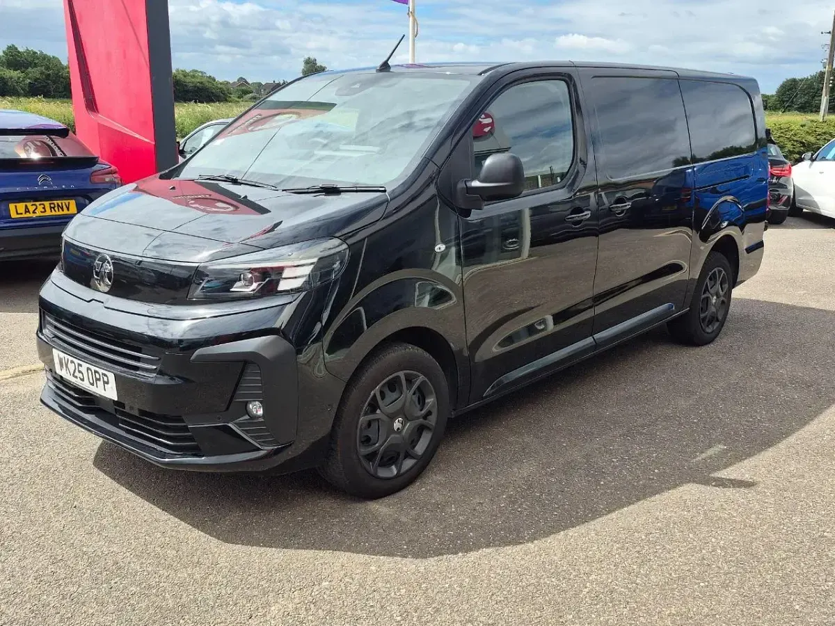Used Vauxhall Vivaro 143 HP (105 kW) 2025 Black MPV