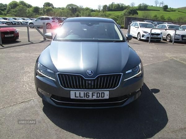 Used Skoda Superb 190 HP (139 kW) 2016 Grey Hatchback
