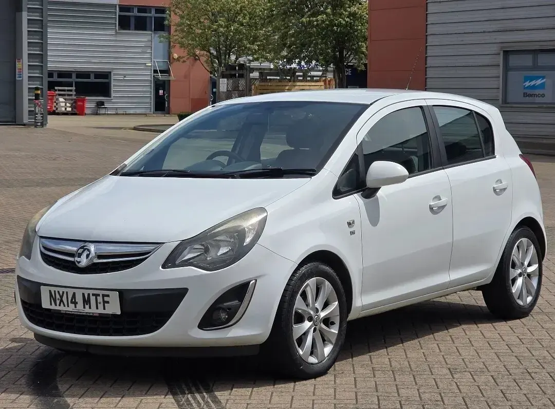 Used Vauxhall Corsa Design Edition 2014 White Hatchback