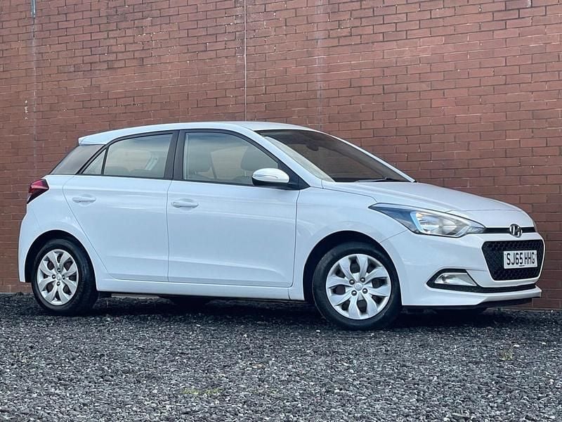 White Used 2015 Hyundai i20 Hatchback | £5,334 (Fair price) - Image 1/4