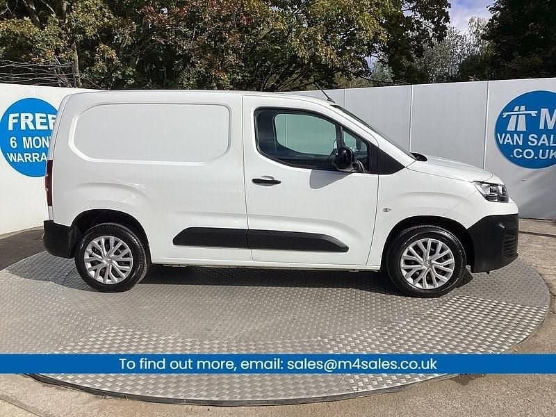 Used Citroën Berlingo 100 HP (73 kW) 2022 White MPV