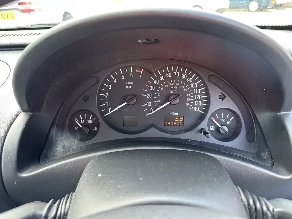 Usado Vauxhall Corsa 59 HP (43 kW) 2003 Prateado Citadino