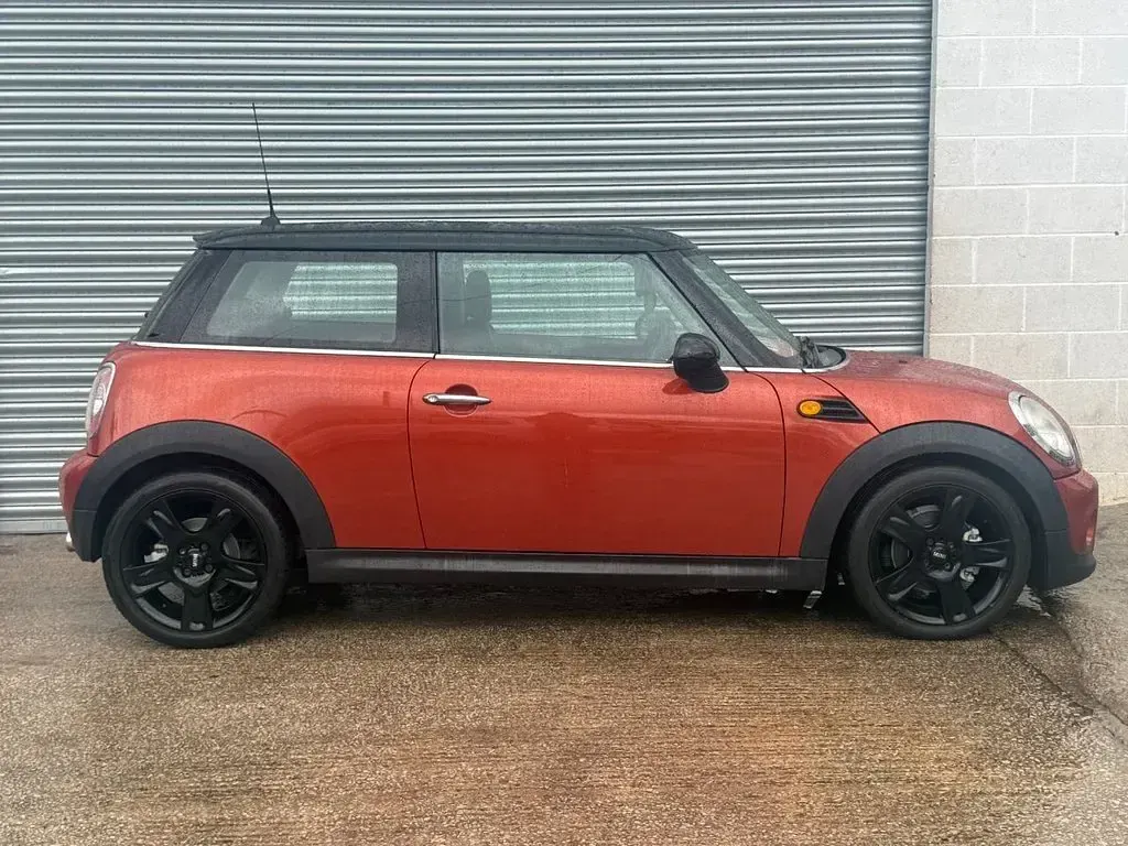 Used Mini Cooper Hatch 122 HP (89 kW) 2010 Orange Hatchback