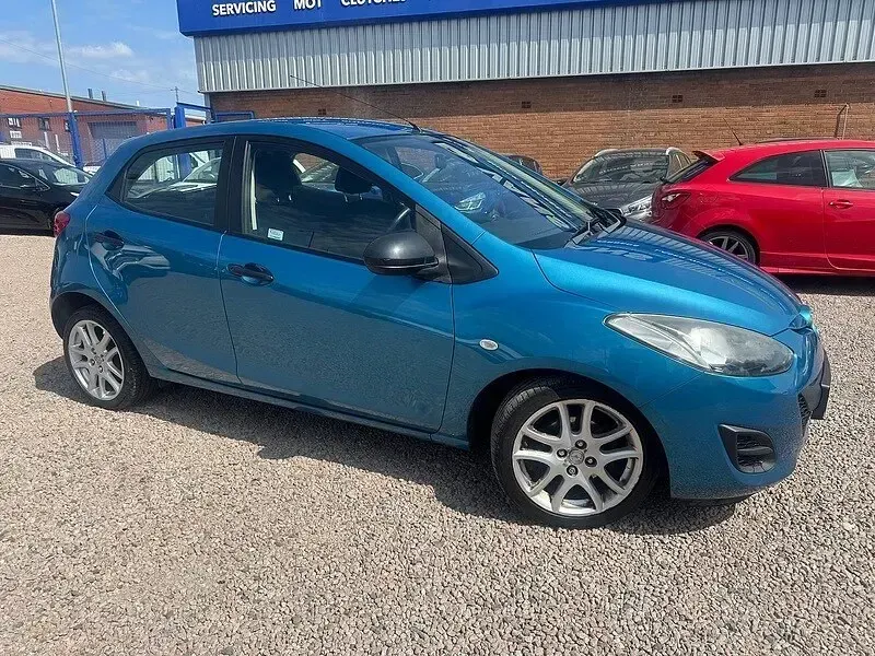 Used Mazda 2 84 HP (61 kW) 2011 Blue Hatchback