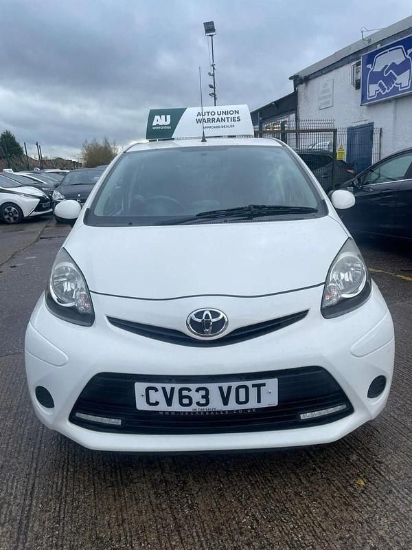 White Used 2013 Toyota Aygo Style Hatchback | £2,975 (Fair price) - Image 1/4