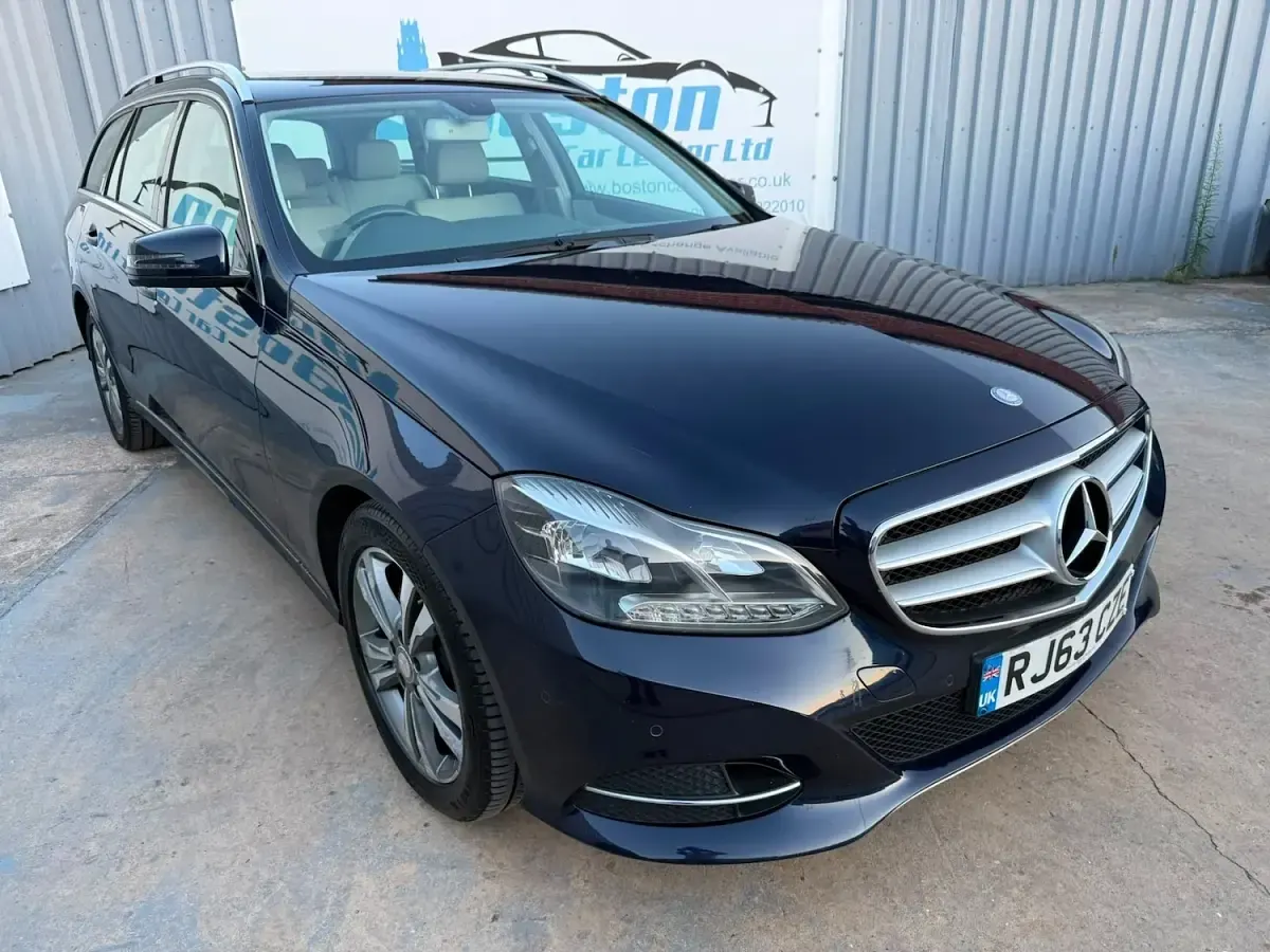Used Mercedes E220 SE 170 HP (125 kW) 2014 Blue Estate