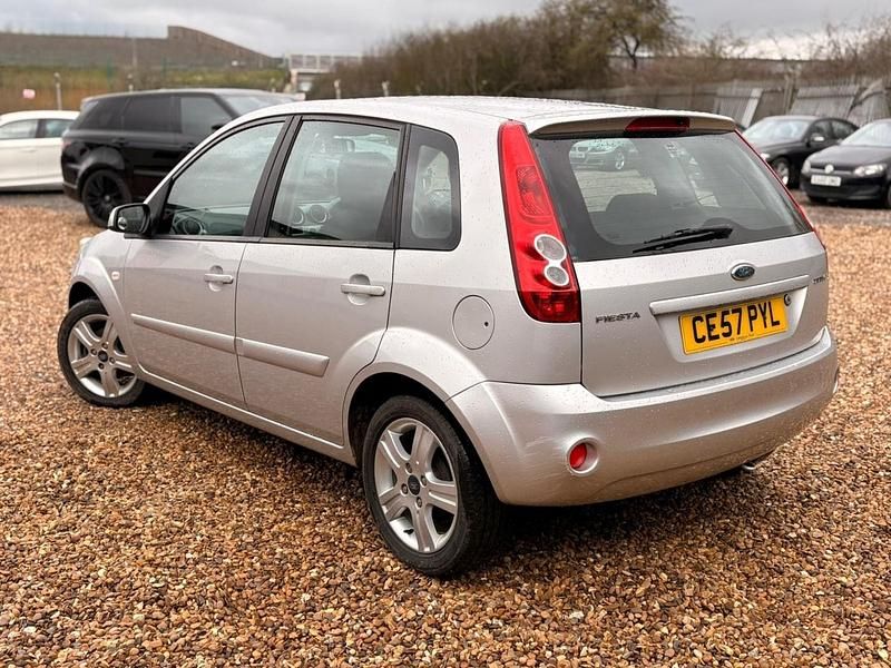 Used Ford Fiesta Zetec 79 HP (58 kW) 2007 Silver Hatchback