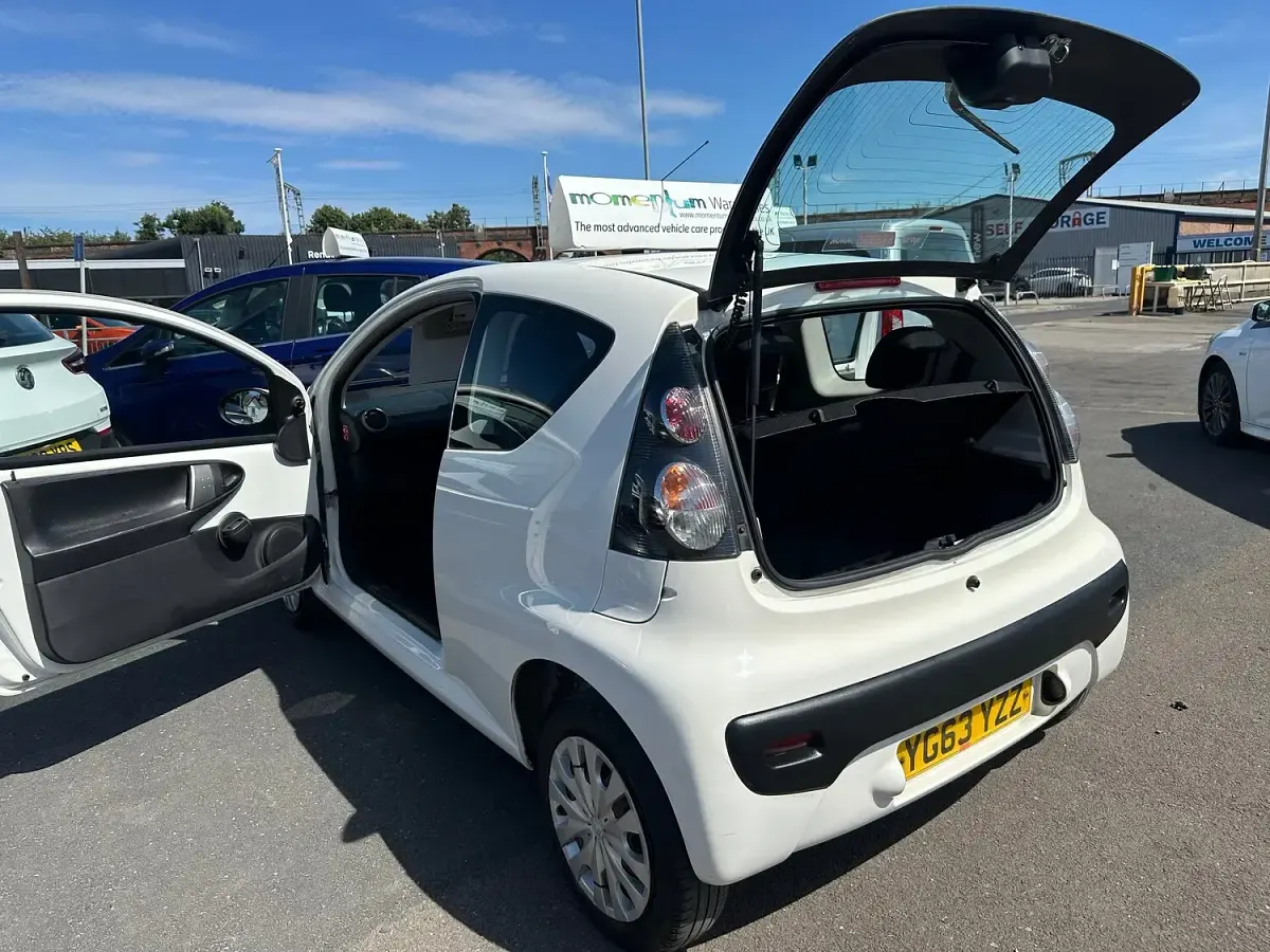 Used Citroën C1 VTR Sport 68 HP (50 kW) 2013 White Hatchback