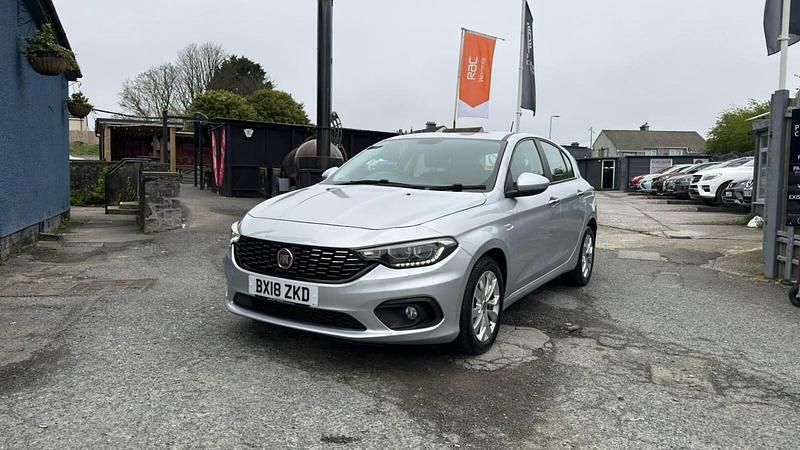 Usado Fiat Tipo Easy Plus 95 HP (69 kW) 2018 Prateado Citadino