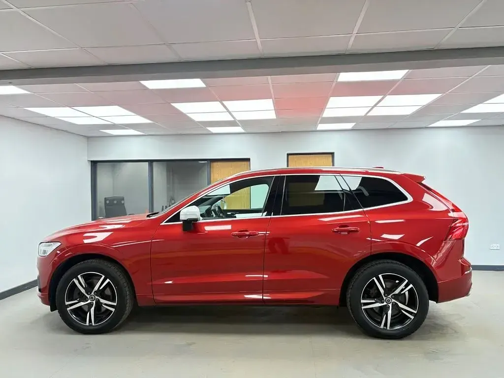 Used Volvo XC60 R-Design 190 HP (139 kW) 2018 Red SUV