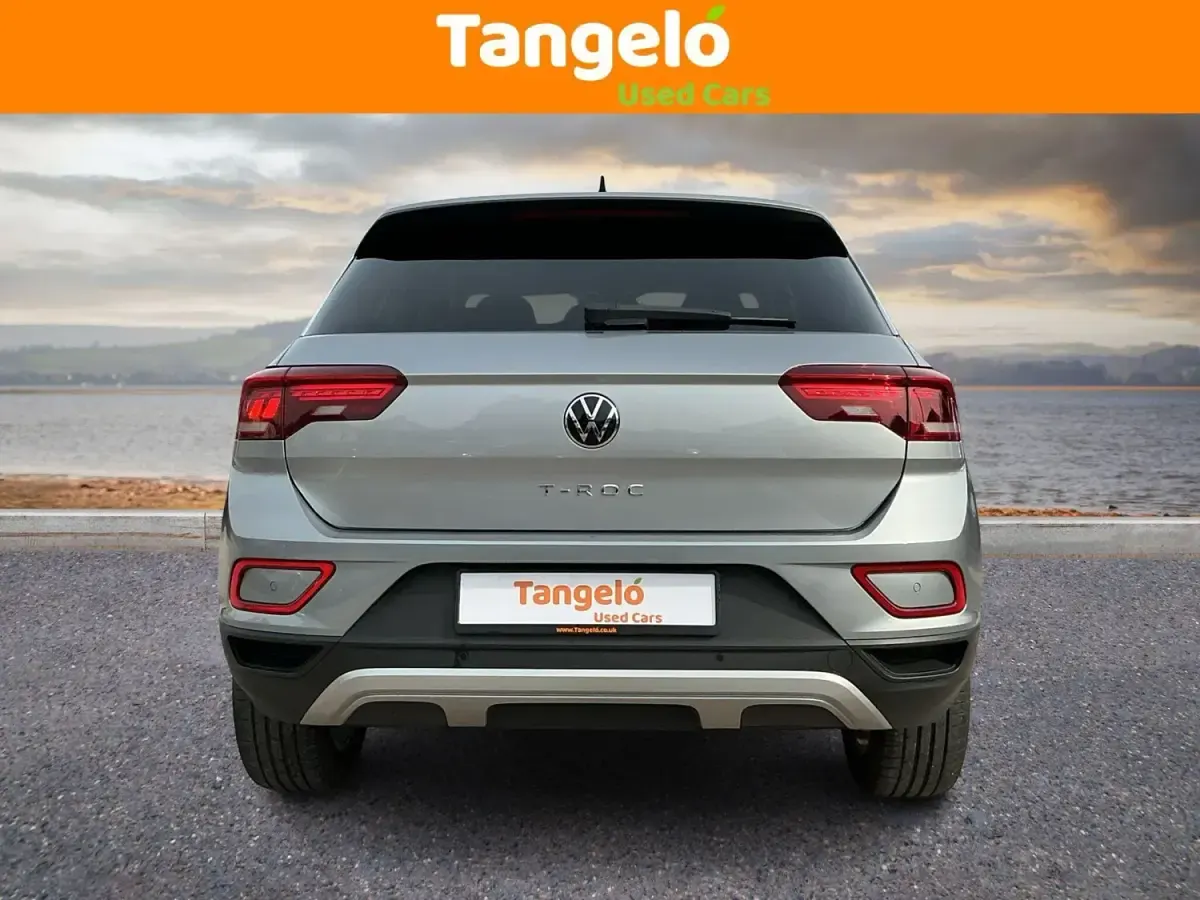 Usado VW T-Roc Match 110 HP (80 kW) 2024 Prateado SUV