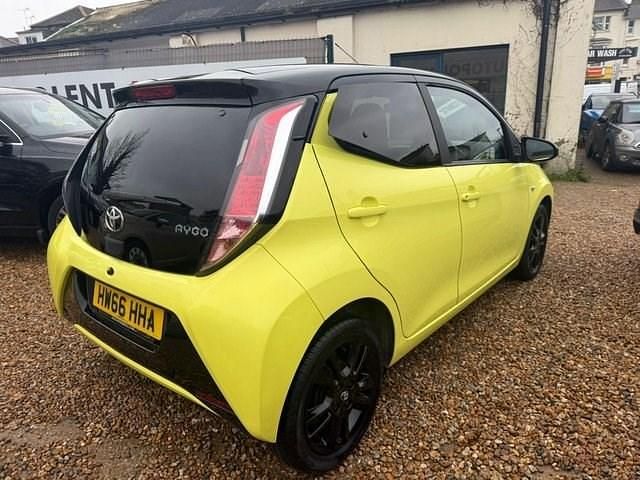 Used Toyota Aygo X-cite 68 HP (50 kW) 2016 Yellow Hatchback