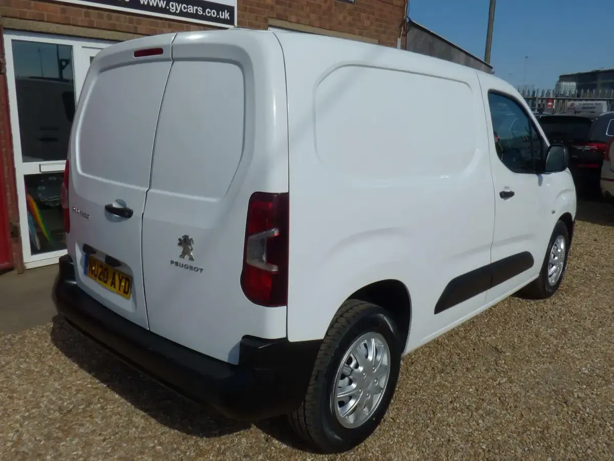Used Peugeot Partner 131 HP (96 kW) 2020 White MPV