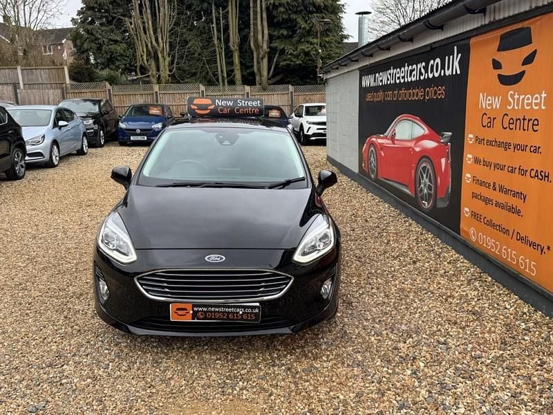 Used Ford Fiesta Zetec 70 HP (51 kW) 2019 Black Hatchback