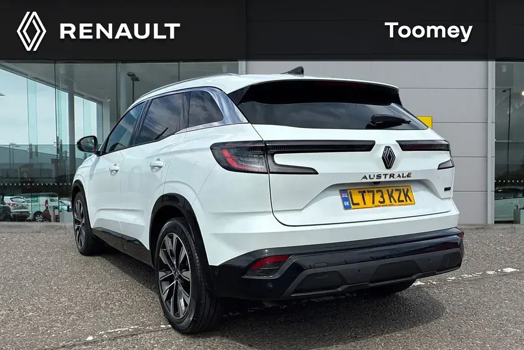 Used Renault Austral Techno 197 HP (144 kW) 2023 White SUV