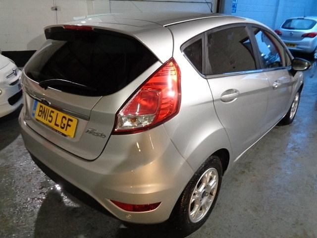Used Ford Fiesta Titanium 95 HP (69 kW) 2015 Silver Hatchback