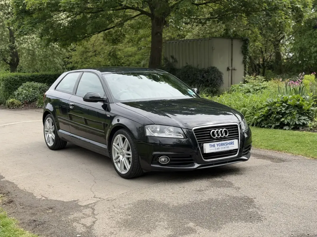 Begagnad Audi A3 S-Line 2012 Svart Halvkombi