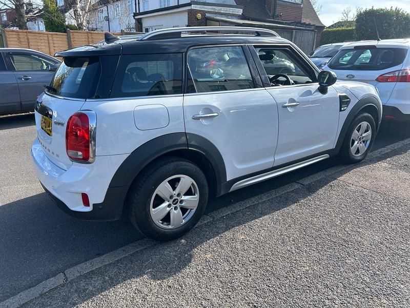White Used 2018 Mini Cooper Countryman Classic SUV | £9,995 (A bit pricey) - Image 1/4