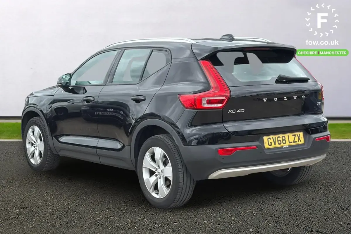 Used Volvo XC40 Momentum 156 HP (114 kW) 2019 Black SUV