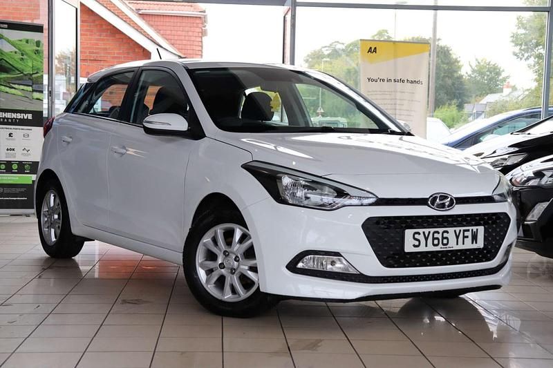 White Used 2016 Hyundai i20 SE Hatchback | £8,850 (Fair price) - Image 1/4