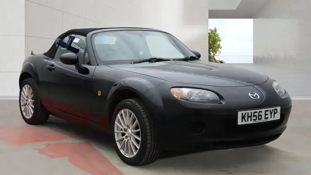 Usado Mazda MX5 126 HP (92 kW) 2007 Preto Cabrios