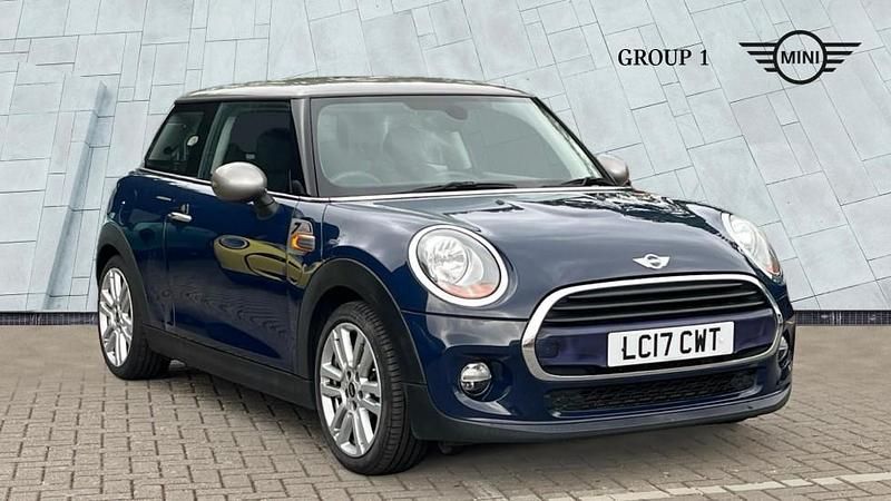 Blue Used 2017 Mini Cooper Seven Hatchback | £12,495 (Good price) - Image 1/4