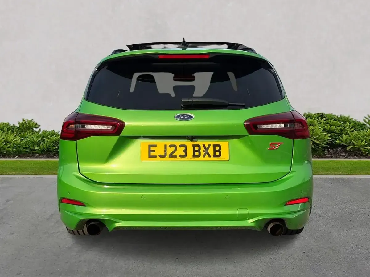 Used Ford Focus ST 280 HP (205 kW) 2023 Green Estate