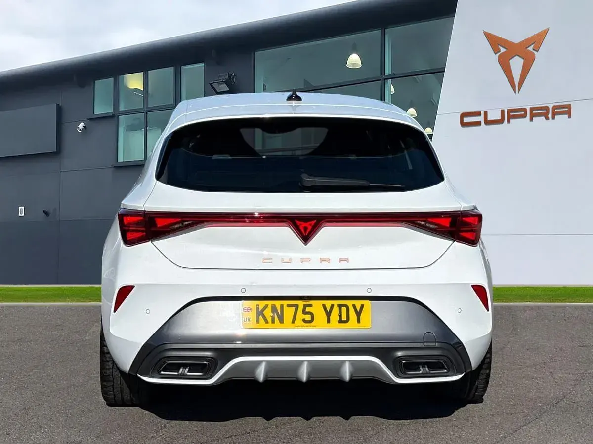 Used Cupra Leon 150 HP (110 kW) 2025 White Hatchback