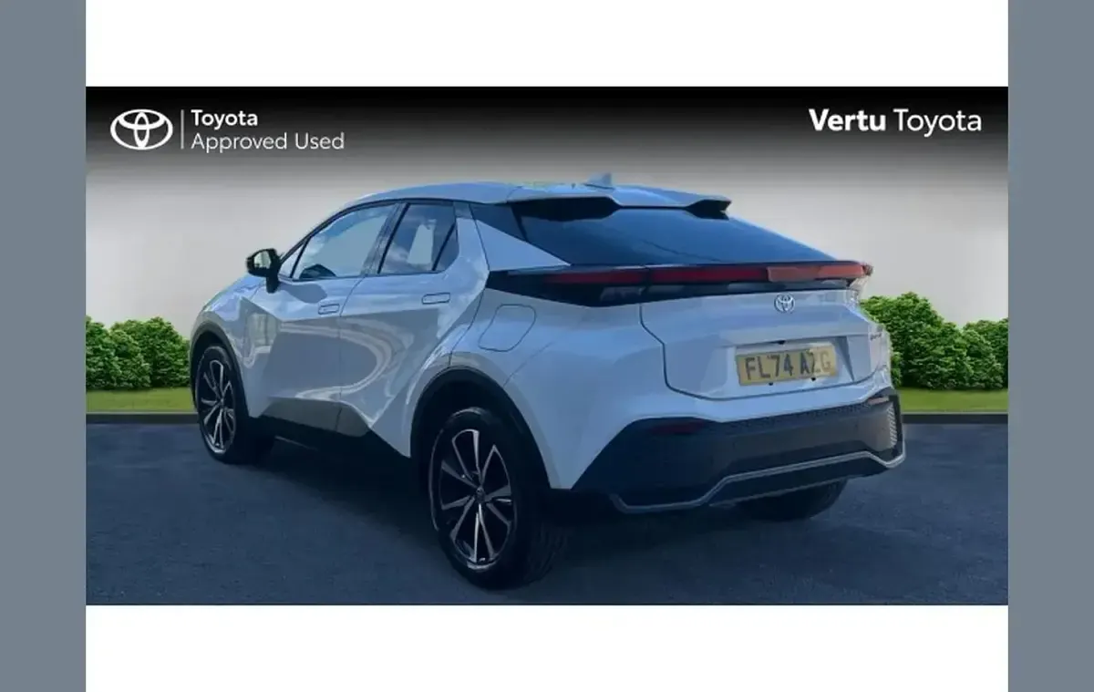 Used Toyota C-HR Design 223 HP (164 kW) 2024 White SUV