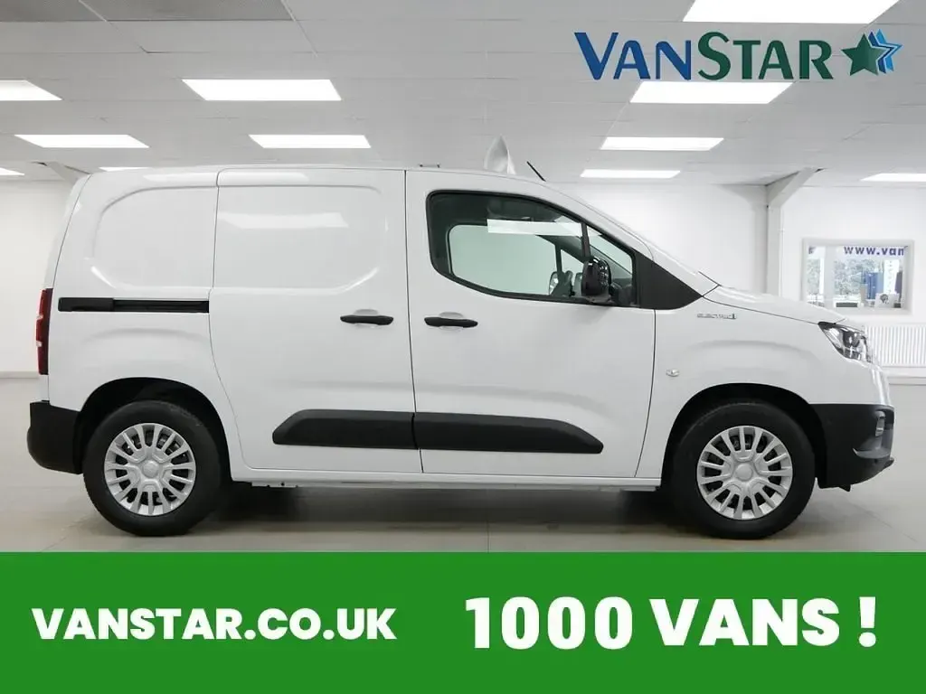 Usado Toyota Proace 100 kW (136 CV) 2023 Blanco Monovolumen
