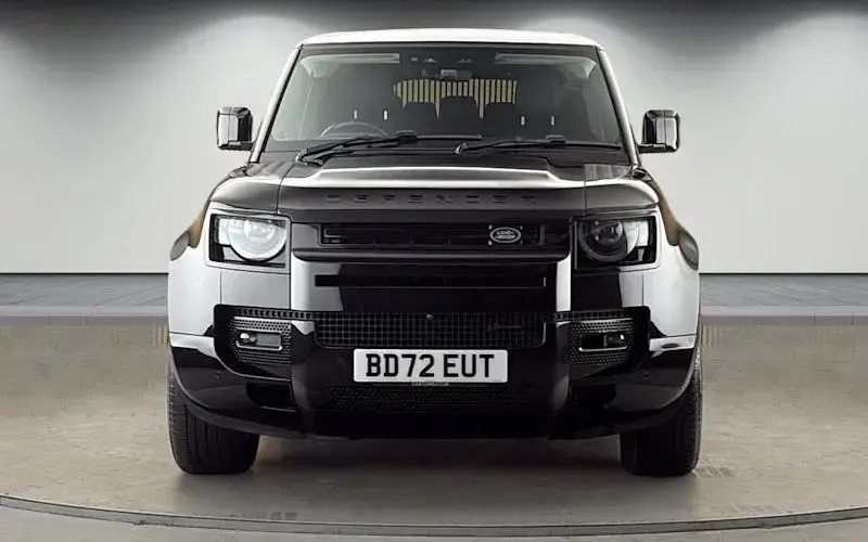 Used Land Rover Defender SE Dynamic 300 HP (220 kW) 2022 Black SUV
