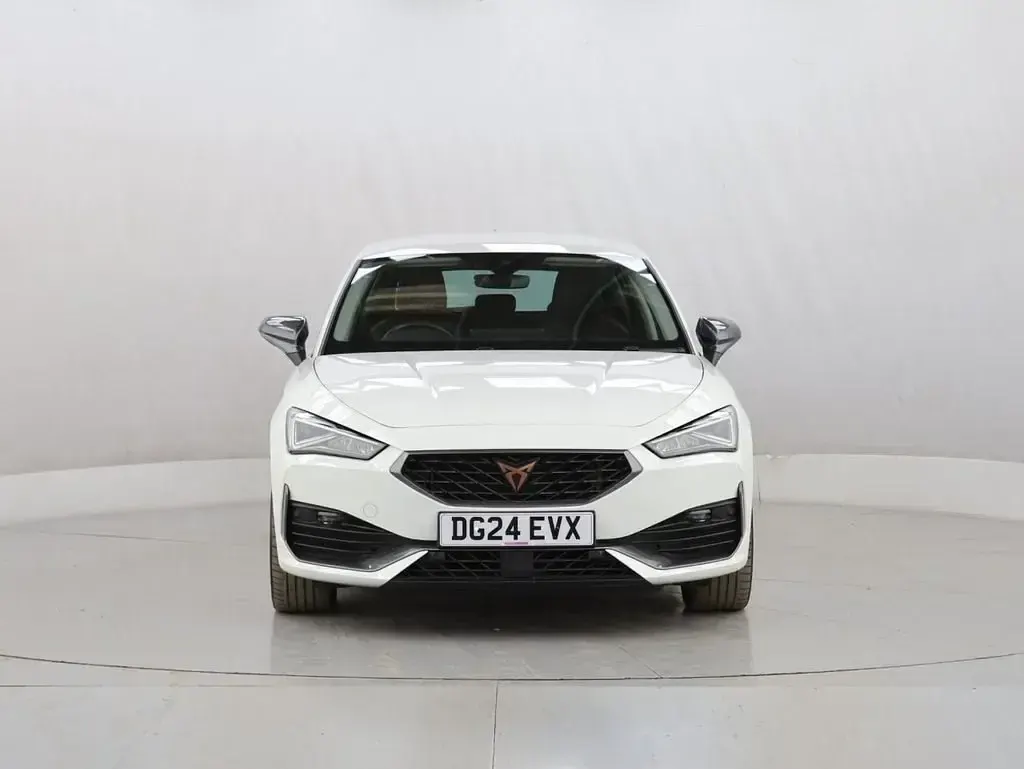 Second-hand Cupra Leon 150 CP (110 kW) 2024 Alb Hatchback