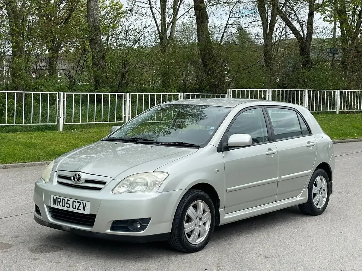 Used Toyota Corolla 110 HP (80 kW) 2005 Silver Hatchback